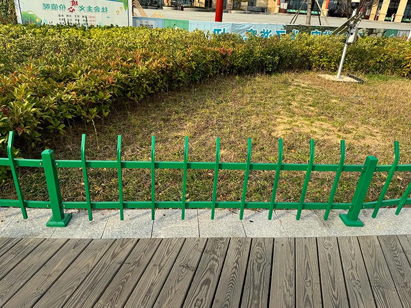 鋅鋼草坪護欄